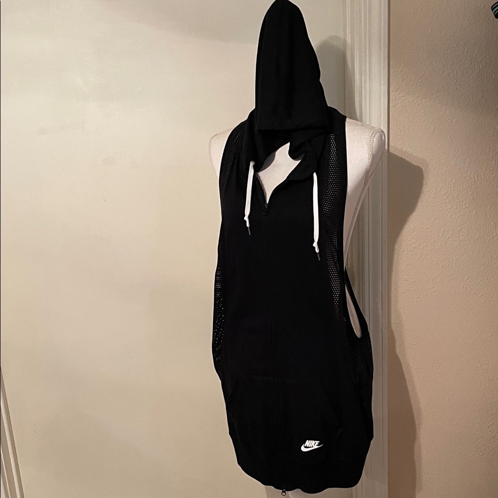 “Nike” Black Hooded Vest with Logo!